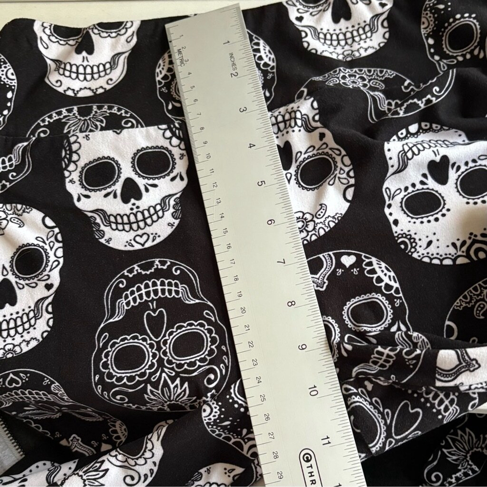 Junior's M Black & White Sugar Skull High Rise Leggings - Picture 6 of 7
